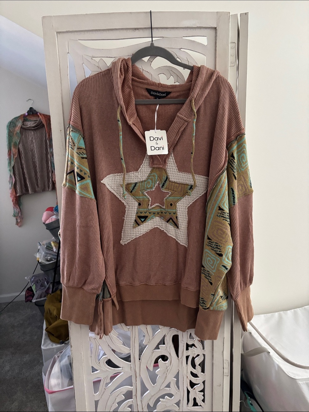 DAVI & DANI Mauve Pink Hooded Star Patch Sweater